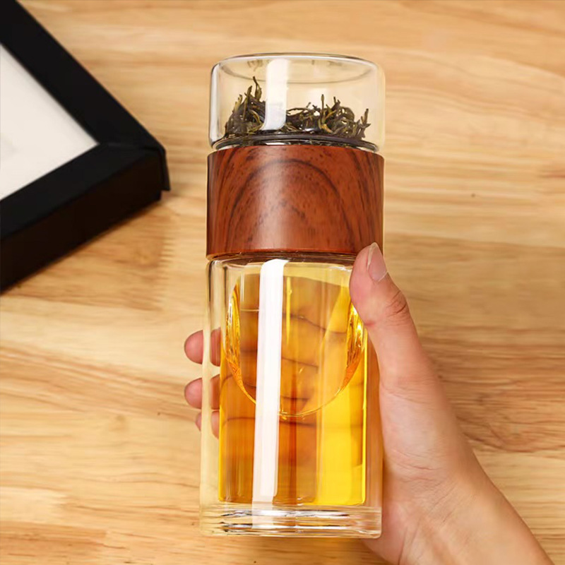 Taza de té de vidrio grueso de doble capa con separación de té Taza de agua de negocios portátil para hombres Taza de vidrio de té con filtro de alta gama