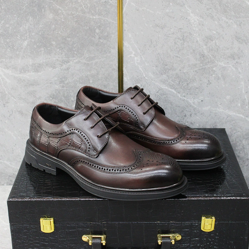 Элитные мужские кожаные туфли, броги из натуральной кожи, британский стиль, с узором под крокодила, свадебные туфли дерби на толстой подошве для увеличения роста, модные.