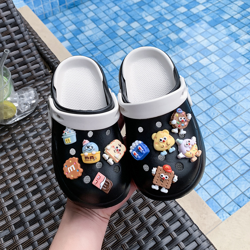 Two-tone universal cartoon Crocs-style slippers