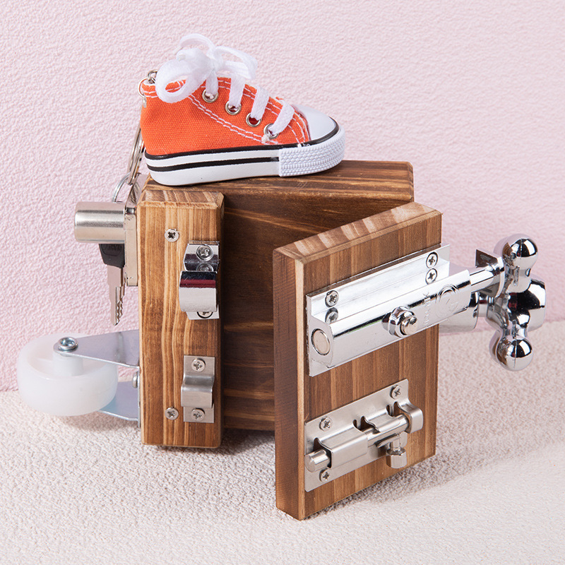 Transfronterizo de madera de los niños de educación temprana tridimensional desbloquear ocupado pequeño cuadrado bebé ocupado Junta juguetes al por mayor