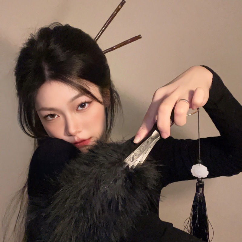 中国風の黒い羽毛扇の子供のチャイナドレスのショーの扇子の古風なダンスの漢服のぬいぐるみのクリスマスの装飾品|undefined