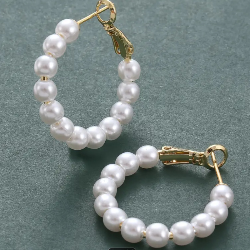 Fashionable retro earrings from pearl stainless steel