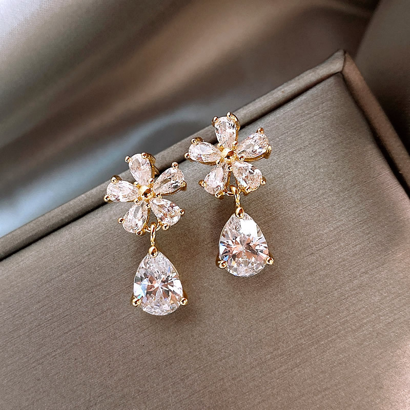 Wholesale Jewelry Elegant Sweet Flower Alloy Zircon Inlay Drop Earrings display picture 10