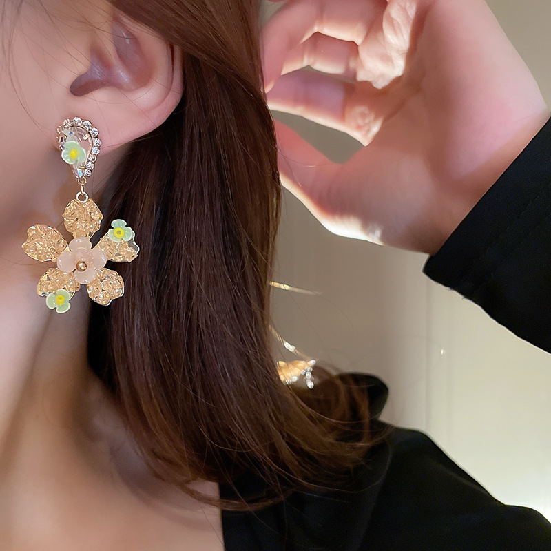 Retro Water Droplets Flower Copper Earrings Plating Acrylic Rhinestone Zircon Copper Earrings display picture 1