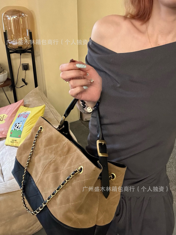 25A Xiaoxiangfeng スエードとレザーの菱形トートバッグ、レトロな大容量ポータブルショルダーバッグ、クロスボーダーレディースバッグ|undefined