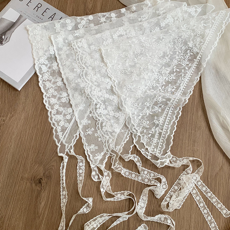 2025 nuevo estilo sentido de la atmósfera, encaje blanco, falda delgada, estilo coreano, bufanda triangular, pañuelo en la cabeza, cortina de pedo, mujer