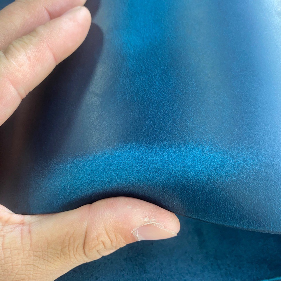 蓝色疯马皮头层牛皮油浸皮彩色牛皮现货批发牛皮本手工DIY