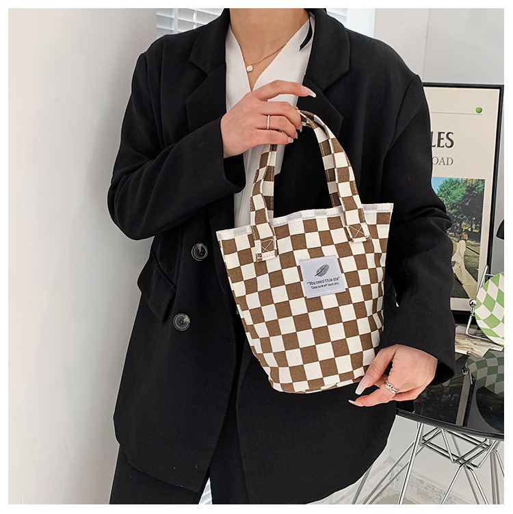 A fashionable new Japanese and Korean chic black and white checkered canvas bag, a large-capacity single-shoulder bag for women, and a simple student handbag undefined