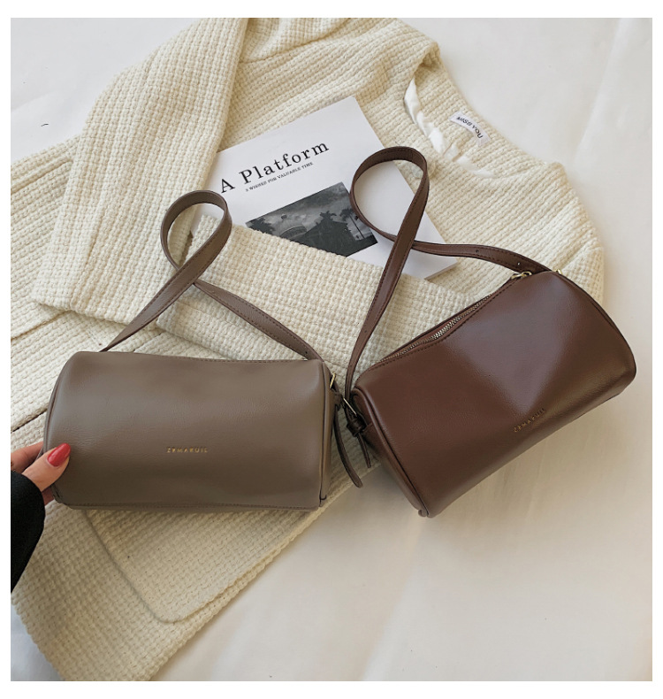 Special-interest Design Small Bag Women's Bag 2021 New Fashion All-match Retro Shoulder Messenger Bag Popular Underarm Round Bag display picture 4