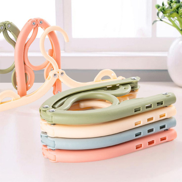 Hanger for traveling