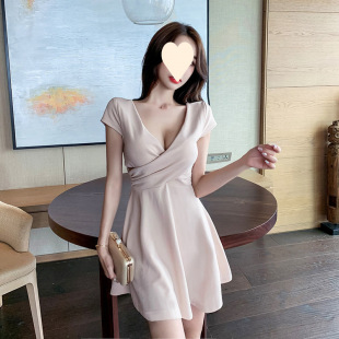 ҹ��Ů�b�r����v���������ڶ�a��ȹ���|¶��С�[ȹҹ���Ը��B��ȹ