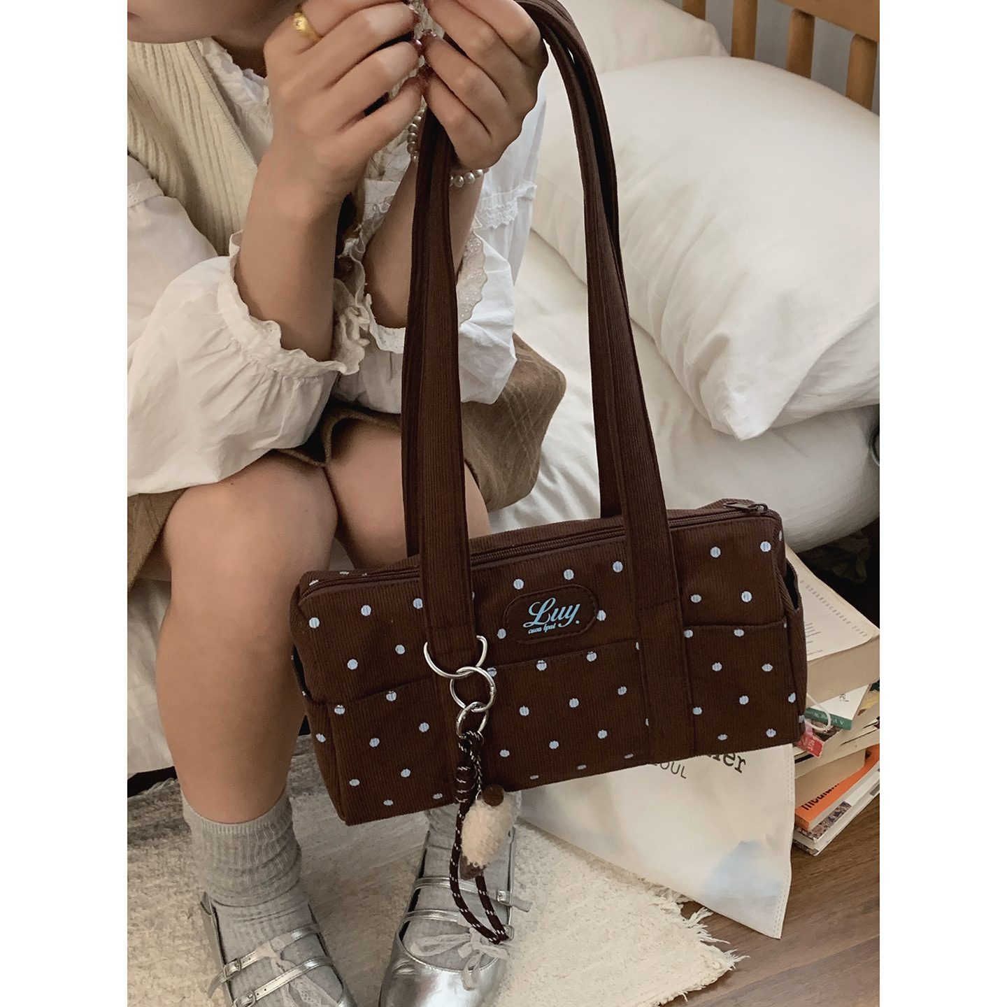 Retro High-End Style Underarm Bag for Women 2025 New Polka Dot Print Handbag Pillow Bag Corduroy Shoulder Bag