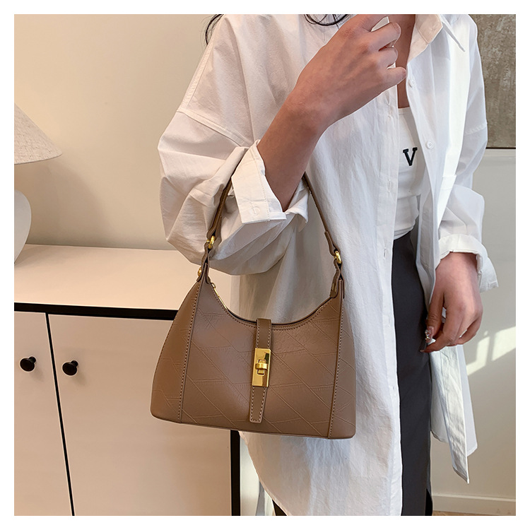540g Weight Polyester Lining Material Sewing Thread Fashion Element Zipper Closure Type Single Shoulder Strap Strap Type Shoulder Bag Bags Type Daily Occasion Pu Leather Material Solid Color Pattern All Seasons Season Women's Gender Streetwear Style Oval Shape Medium Size Women's Medium Pu Leather Solid Color Streetwear Sewing Thread Oval Zipper Shoulder Bag 4