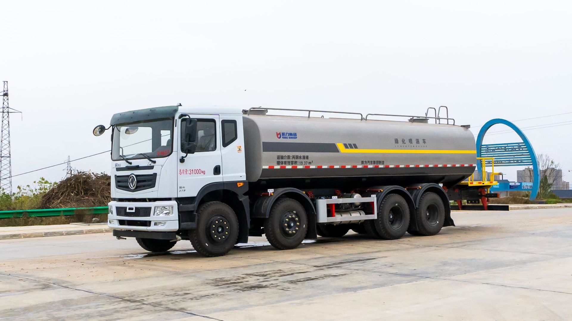 25 Square Dongfeng Huashen Sprinkler Truck, Transport Water, Road Sprinkling, Landscaping Spraying Truck