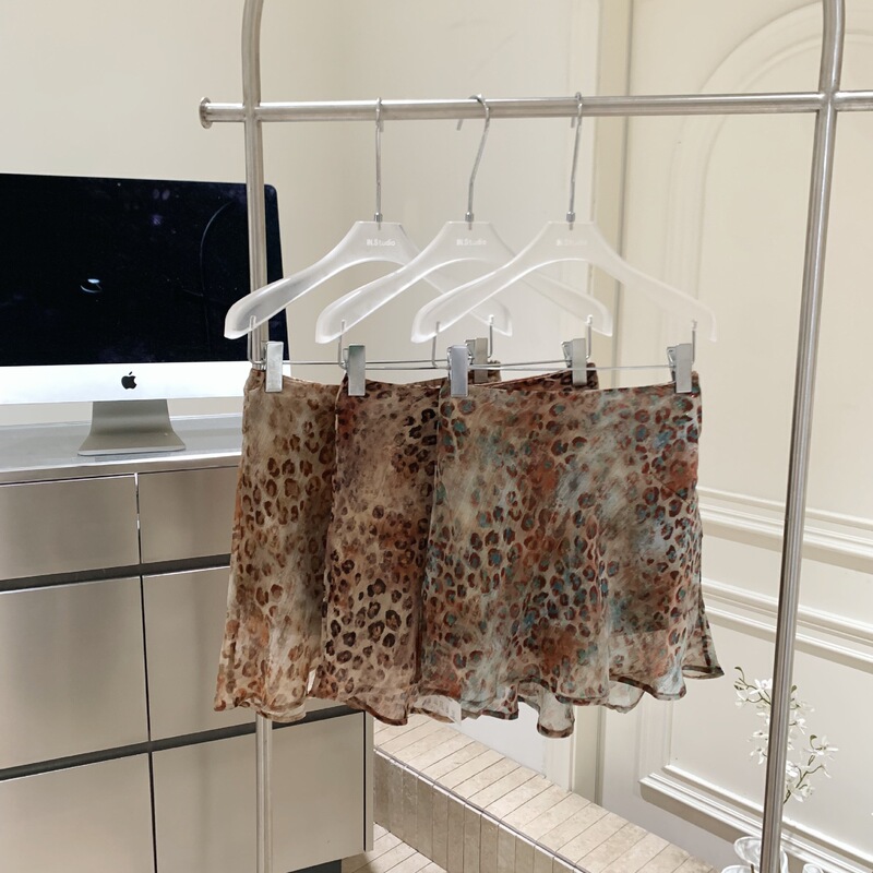 Gold Silk Chiffon Leopard Print Short Skirt That Is Elegant and Slimming, Versatile for Spring and Summer, and Naturally Draws Attention Gold Silk Chiffon Leopard Print Short Skirt That Is Elegant and Slimming, Versatile for Spring and Summer, and Naturally Draws Attention