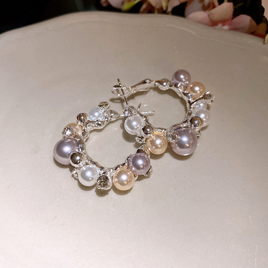 Agujas de plata con diamantes redondos perlas temperamento exquisito de transporte público aretes de viento ligero lujo alta sensación de aretes al por mayor