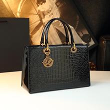 鳄鱼纹欧美女士包包单肩斜挎手提包2025新款简约真皮中年妈妈女包