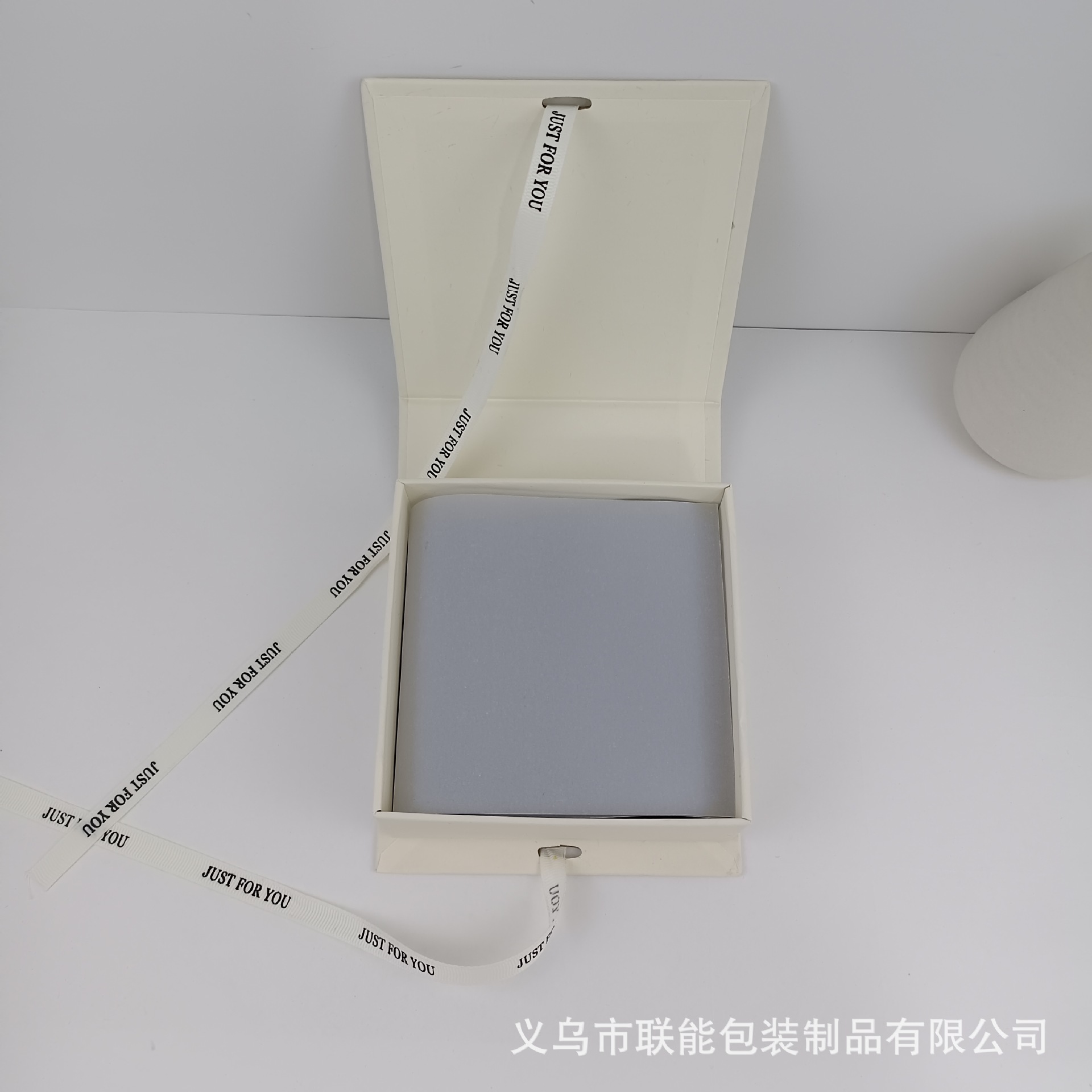 쌀 흰색 (스폰지 황산 종이 포함);10.5*10.5*4.7cm