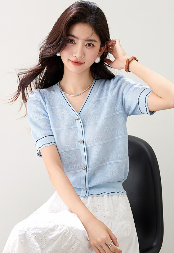 Áo thun nữ tay ngắn cổ chữ V họa tiết Jacquard chất liệu Ice Silk mềm mại — màu thiên thanh chi tiết 4