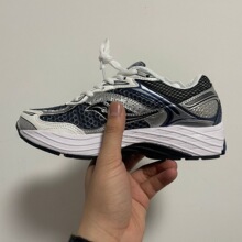 �羳Saucony������PROGRID OMNIȫ��9�����ܲ�Ь������ĥ�����Ů