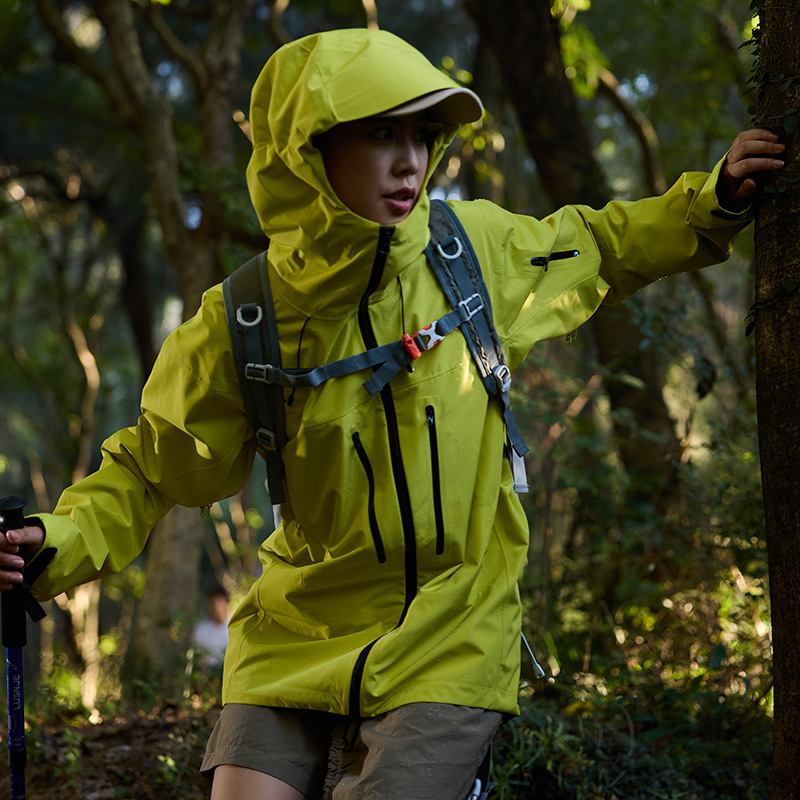 Bird Family Mismo estilo completamente sellado en caliente para hombres y mujeres ropa de montañismo al aire libre Chaqueta de plumón de tres a prueba de explosiones Chaqueta de caparazón duro con capucha