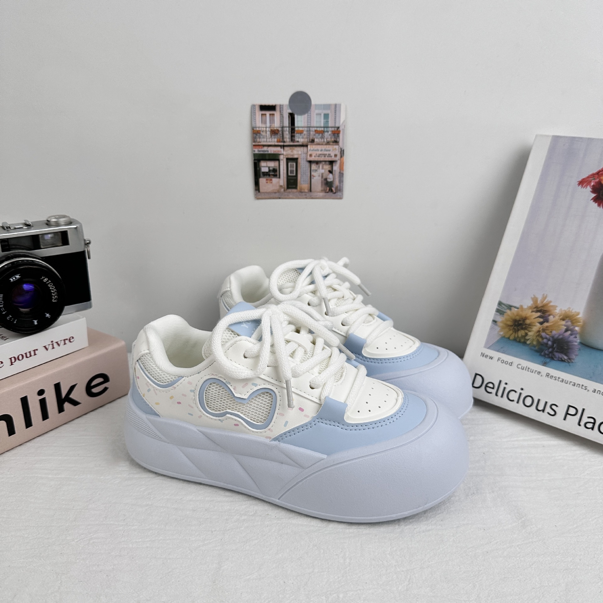 Far wave leche gruesa zapatos de pan para mujeres 2025 nuevos zapatos blancos transpirables de gran cabeza zapatos casuales