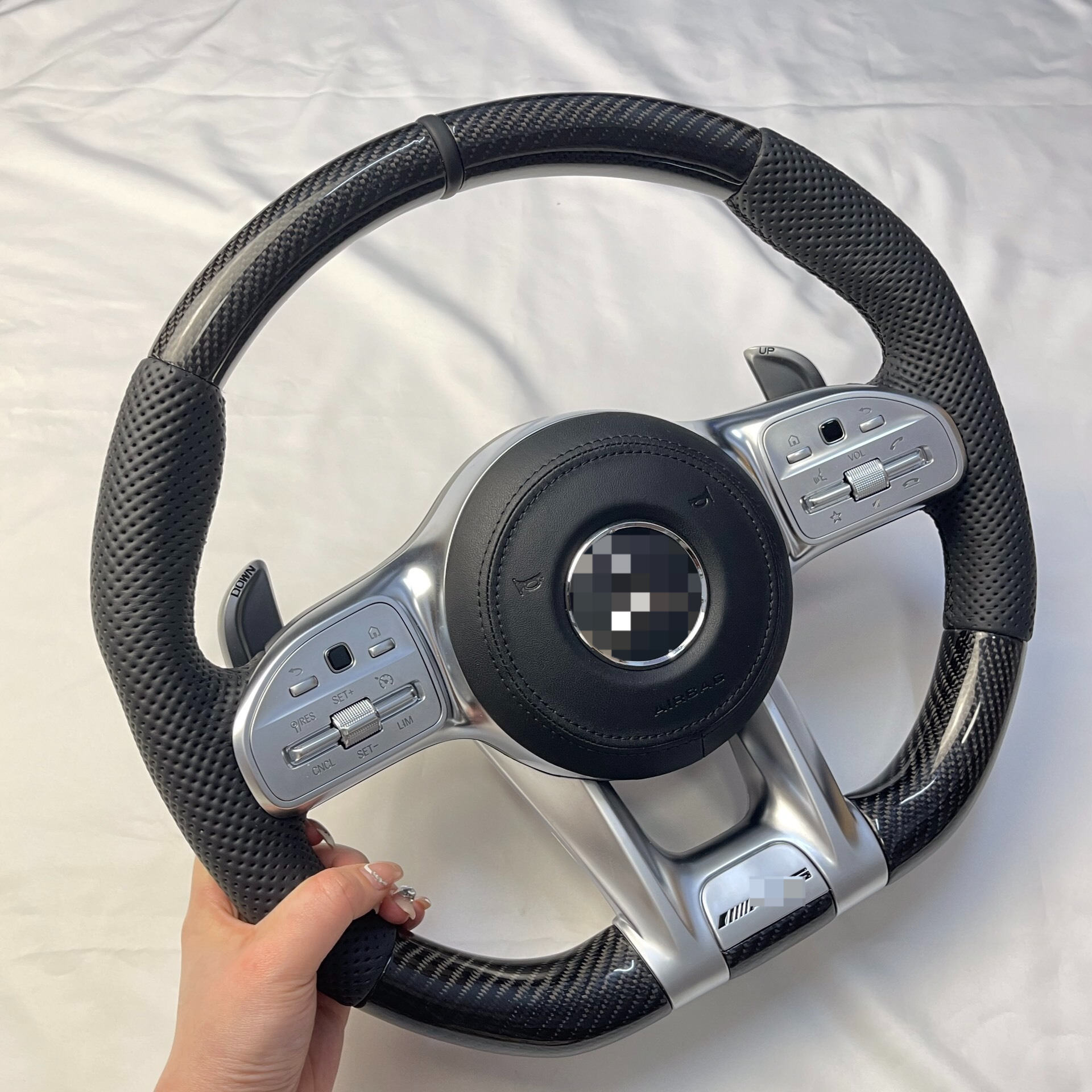 Suitable for Mercedes-Benz steering wheels of A-Class, C-Class, E-Class, ML old models, upgraded to new models, modified AMG carbon fiber steering wheel assembly