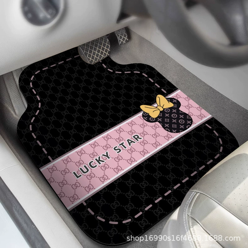 Универсальный автомобильный коврик для ног