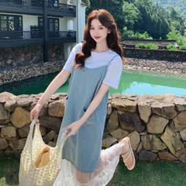 巨好看蕾丝拼接牛仔吊带连衣裙套装女夏季2025新款白色T恤两件套
