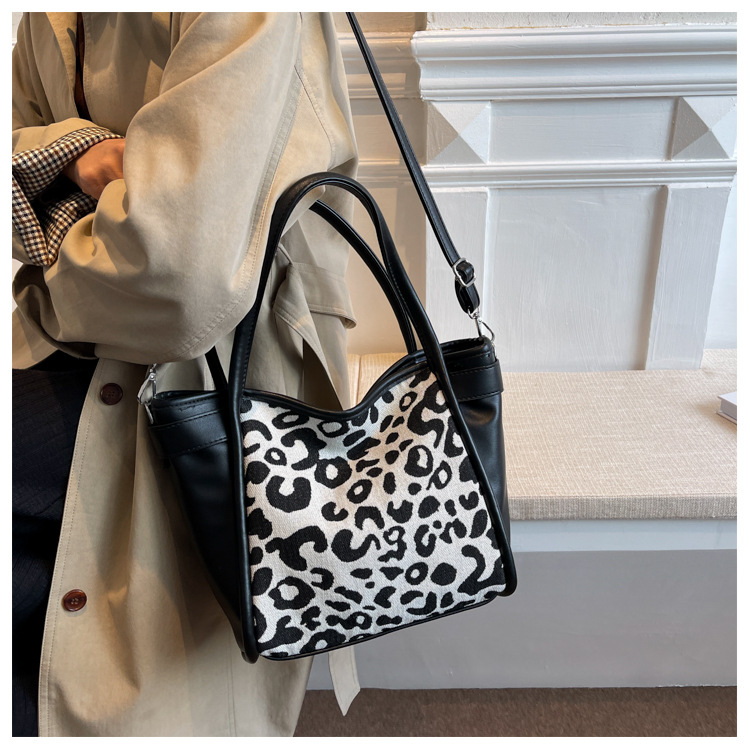 Largecapacity handbags 2021 new fashion leopardprint messenger sense singleshoulder portable tote bagpicture10