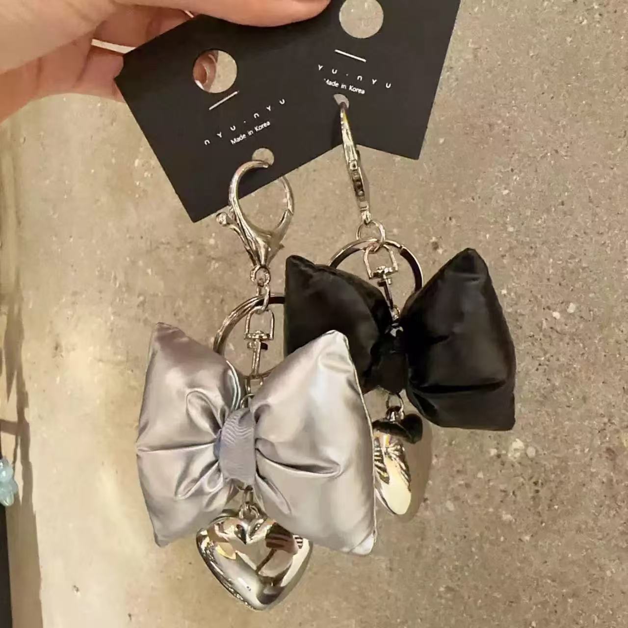 Korean style niche design black silver cotton-filled bow simple Advanced Mobile Phone pendant bag accessories