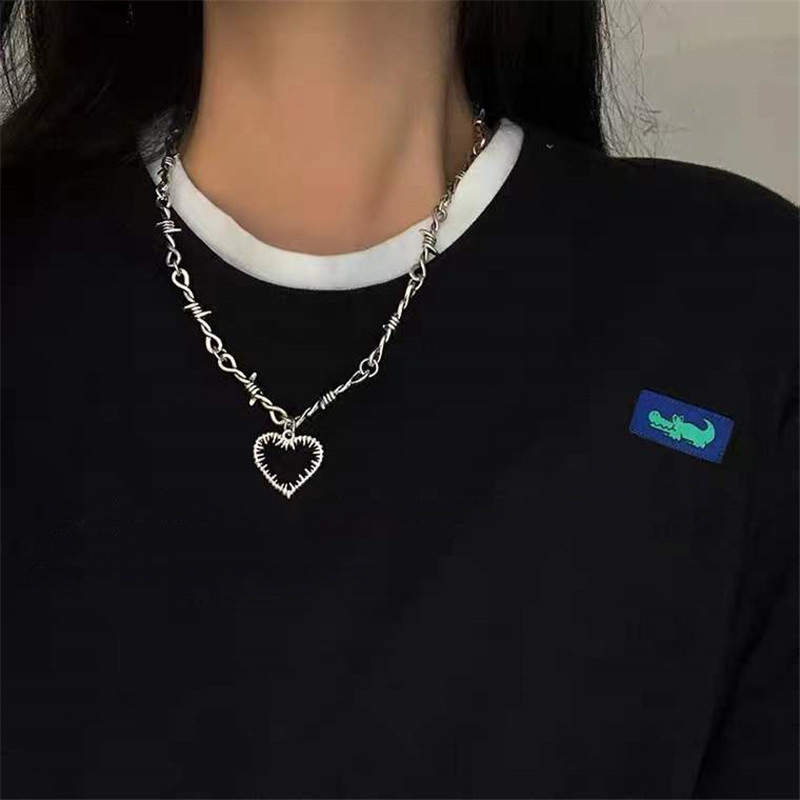 1 Piece Hip-hop Heart Shape Alloy Metal Chain Unisex Pendant Necklace display picture 2