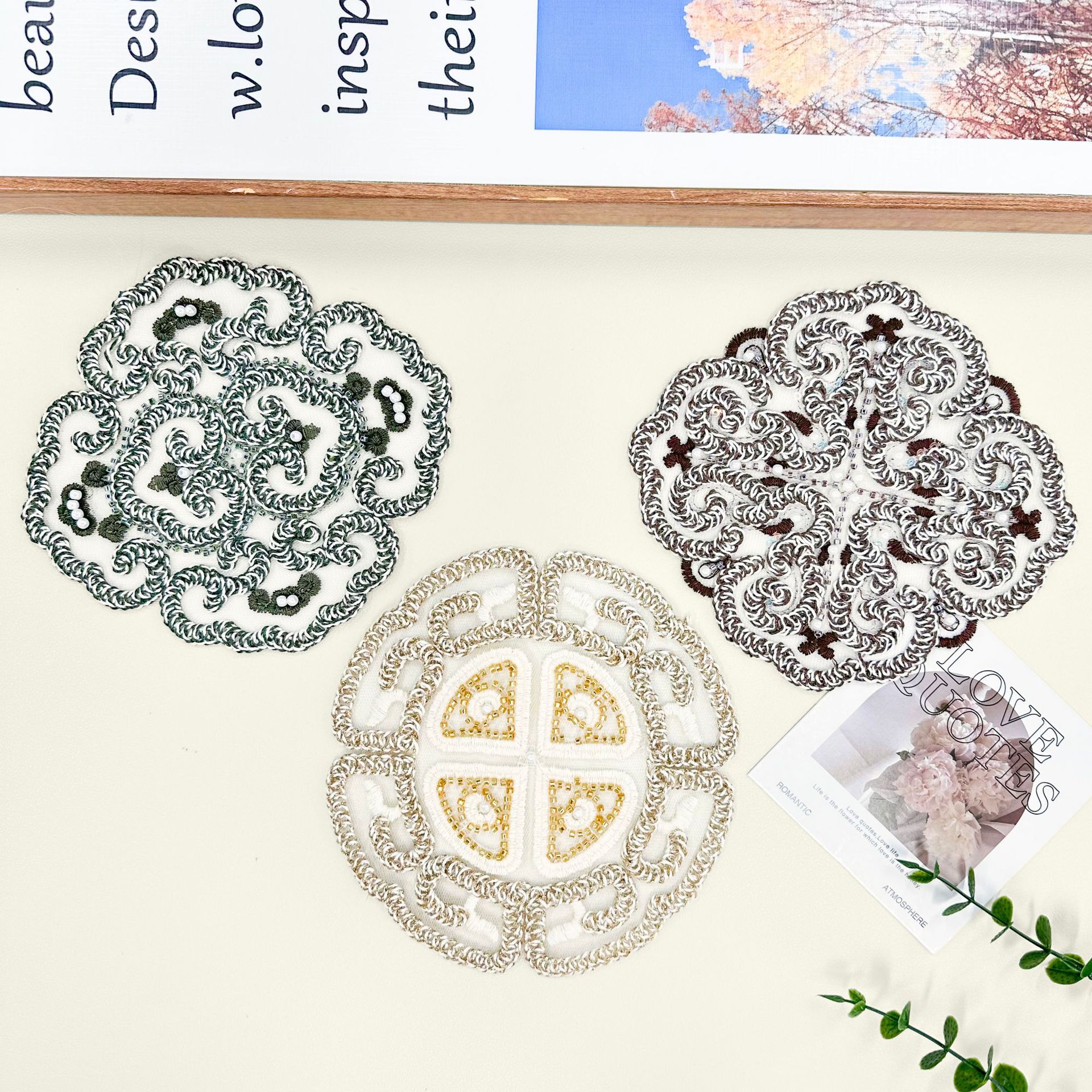 Retro estilo agujero bordado pegatinas de tela bordadas floral redonda pegatinas de encaje solubles en agua pegatinas de decoración de ropa image 4