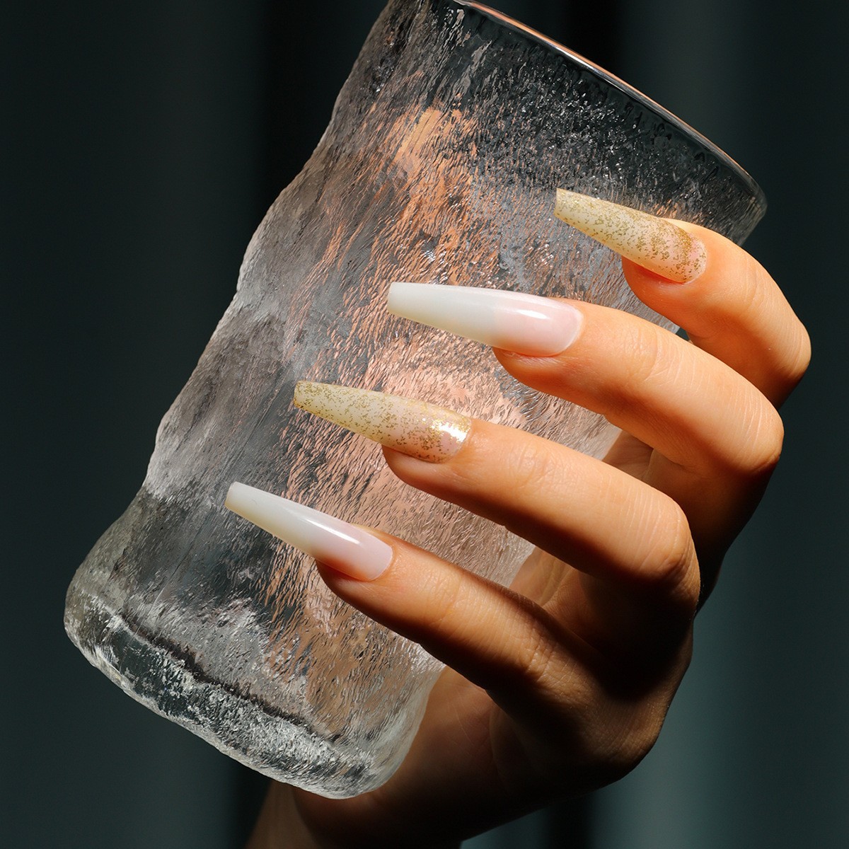 Uñas postizas de estilo francés populares transfronterizas, parches de uñas postizas largas, uñas postizas desmontables terminadas de fábrica.
