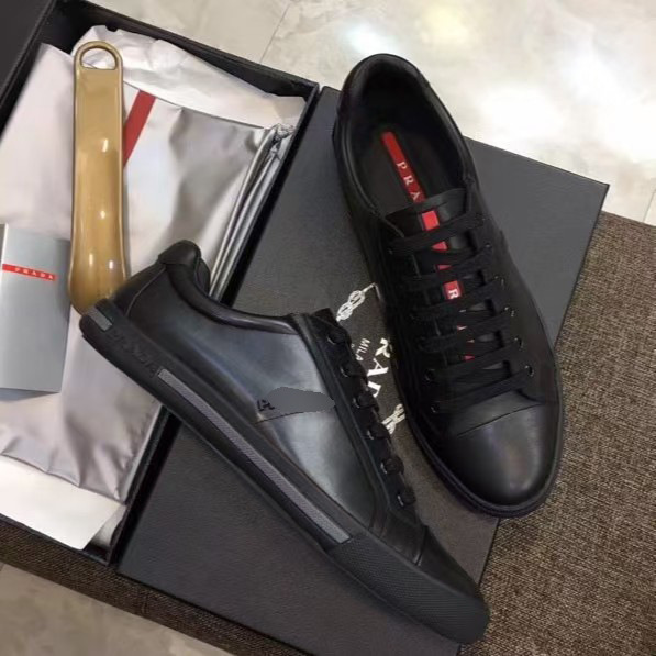 Prada Men's Casual Sneakers, Breathable Soft-Soled Black Lace-Up Low-Top Shoes, Business Commuter Men's Shoes, Exclusively Available for Cross-Border Sales Prada Men's Casual Sneakers, Breathable Soft-Soled Black Lace-Up Low-Top Shoes, Business Commuter Men's Shoes, Exclusively Available for Cross-Border Sales