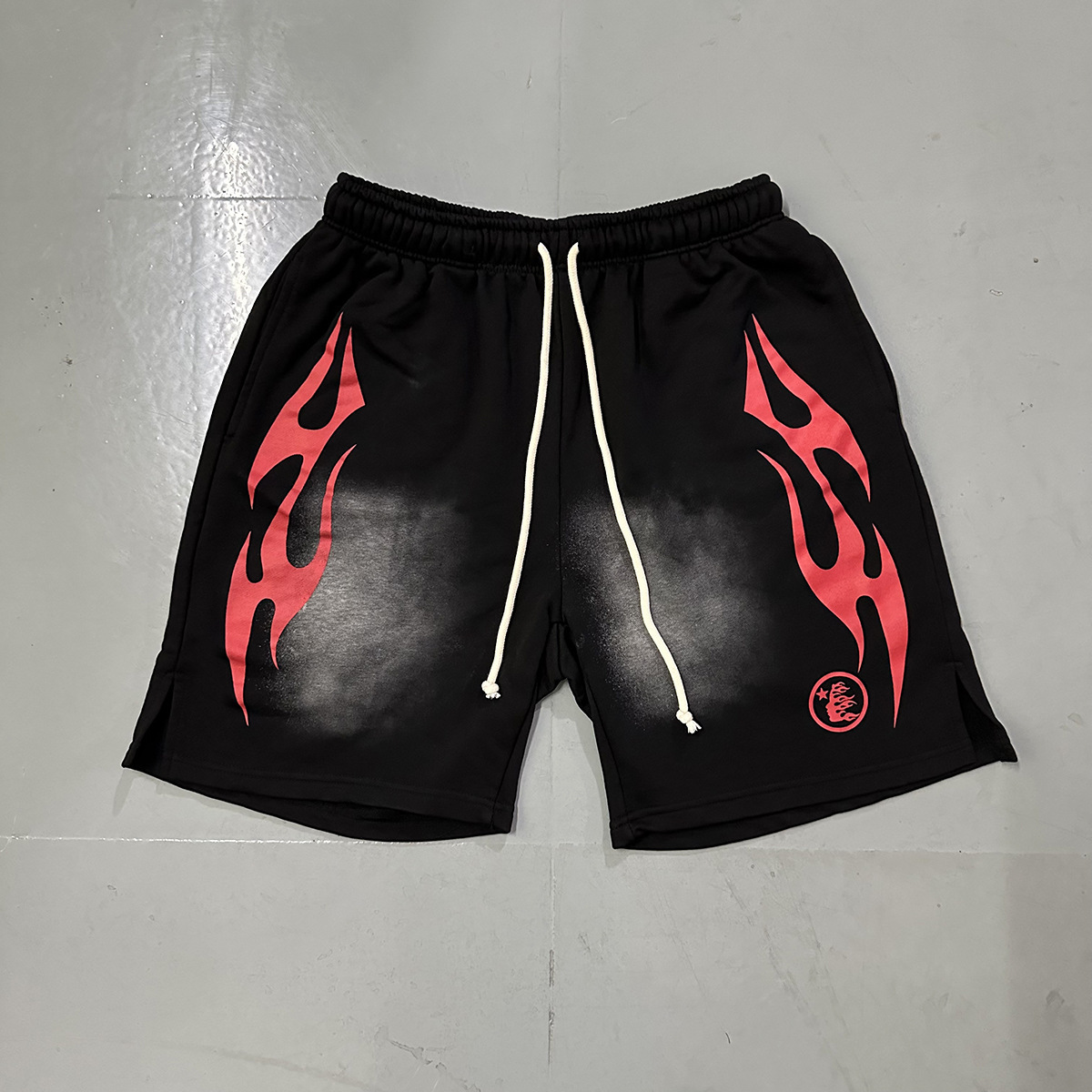 Hell Star lavando y desgastando pantalones cortos casuales 2024 verano nuevo estilo marca de moda europea y americana hip-hop pantalones de cinco puntos hombres y mujeres