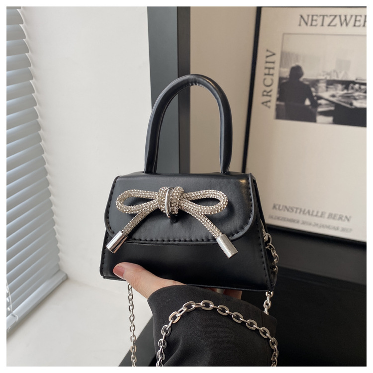 Alta textura estilo Chanel color sólido arco pequeño cuadrado bolso de las mujeres 2023 invierno nueva cadena crossbody del hombro