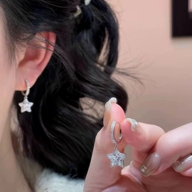 项链;耳钉;手链