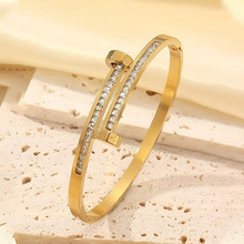 �羳����r�КW����ˮ����ɫ�����C���К��|�ٴ�18k���׺��֭h