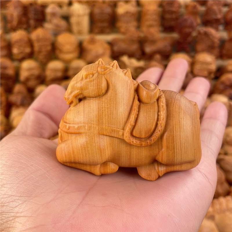 天然崖柏木雕马上有钱唐马实木男士随身文玩手把件家居装饰小摆件