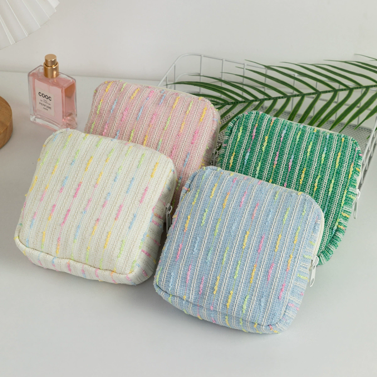 Косметичка радужного цвета большого объёма, японские салфетки, чехол для хранения, помада