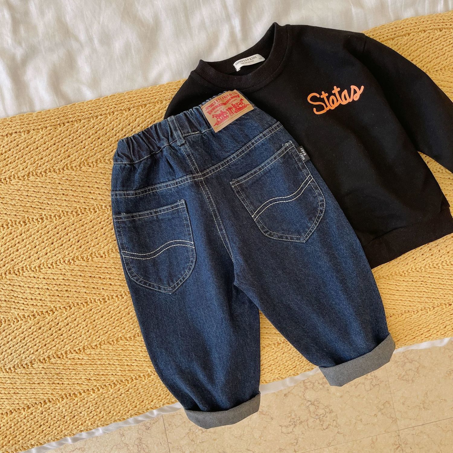 Hombres y niñas 2026 ropa de primavera y otoño pantalones infantiles de moda bebés nuevos pantalones vaqueros de estilo occidental pantalones de moda largos sueltos casuales image 4