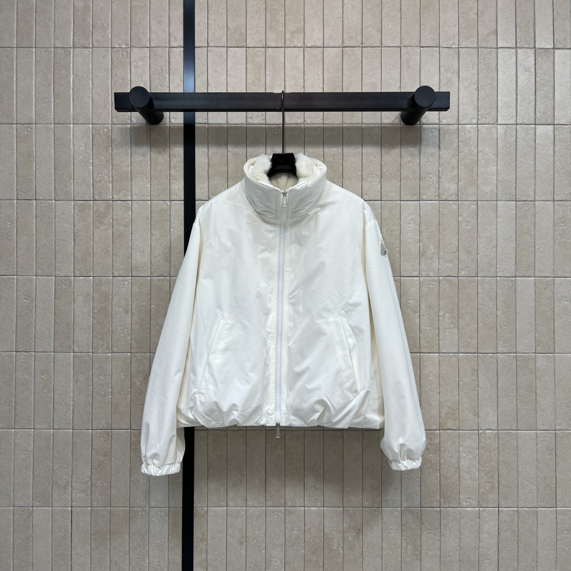Two-piece down jacket for commuting and leisure, with a stand-up collar, elasticated cuffs, and a detachable vest, in a short style