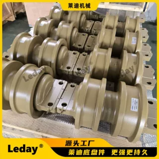 推土机支重轮出口 D65支重轮1413000587 四轮一带工厂 小松支重轮