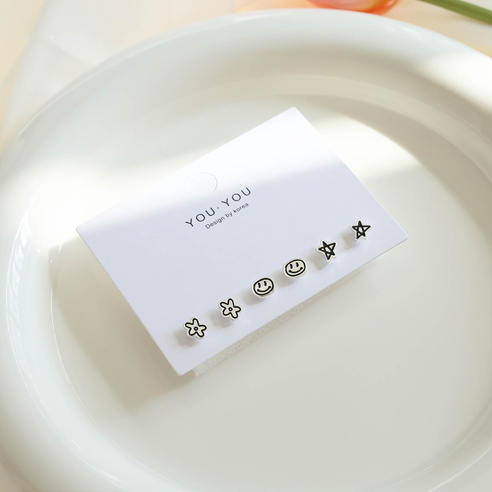 Juego de pendientes de aguja plateados, sencillos y compactos para mujer, pendientes geométricos en forma de corazón, bonitos, dulces y versátiles, venta al por mayor para puestos de mercado