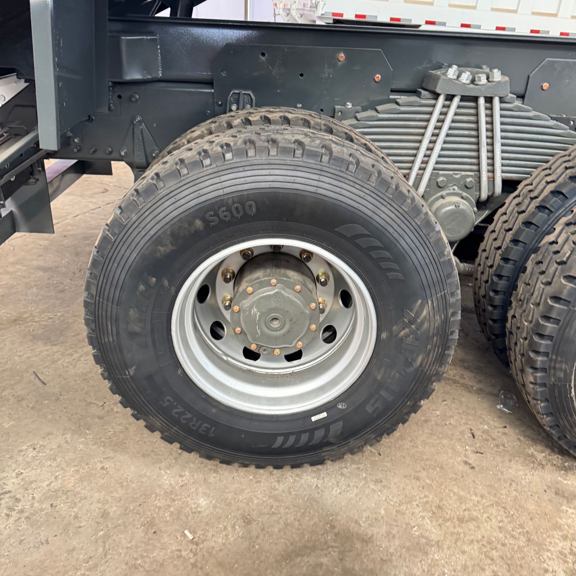 Exporting Used Sinotruk Howo Dump Trucks, Earthmoving Trucks, and Tipper Trucks to Africa, 371 Horsepower, 6X4 Rear Eight-Wheel Drive