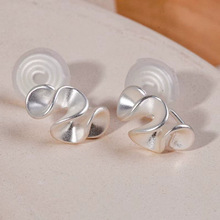 ���s�׺����ͻ��o�������AŮ���y�ް�߅�A���hͨ�ڰٴ������l