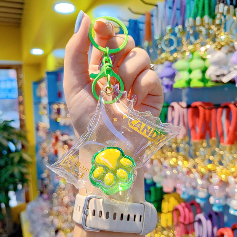 Caramelos de color translucentes llaves de garra de gato bolsos de automóviles llaves colgantes delicados colgantes de garra de gato llaves al por mayor