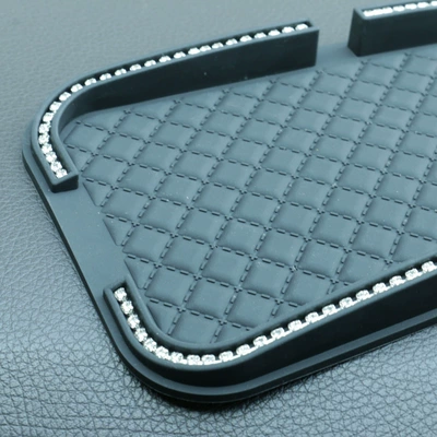 Diamond-Encrusted New Car Dashboard: Anti-slip mat