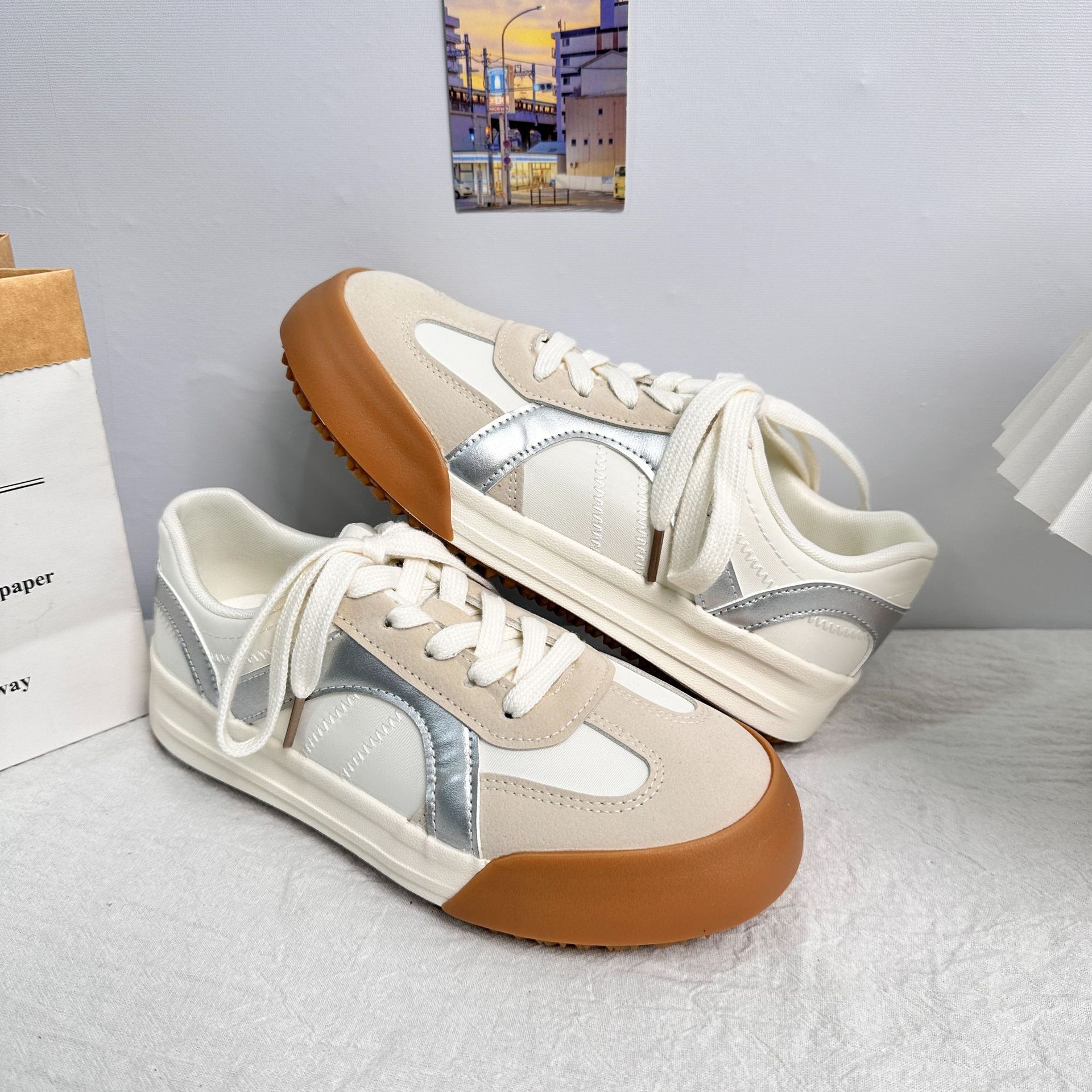 6644 retrógrado nicho de fondo grueso zapatos de entrenamiento de estilo alemán 2025 primavera nuevo lienzo de mujer zapatos deportivos elevados zapatos de skate